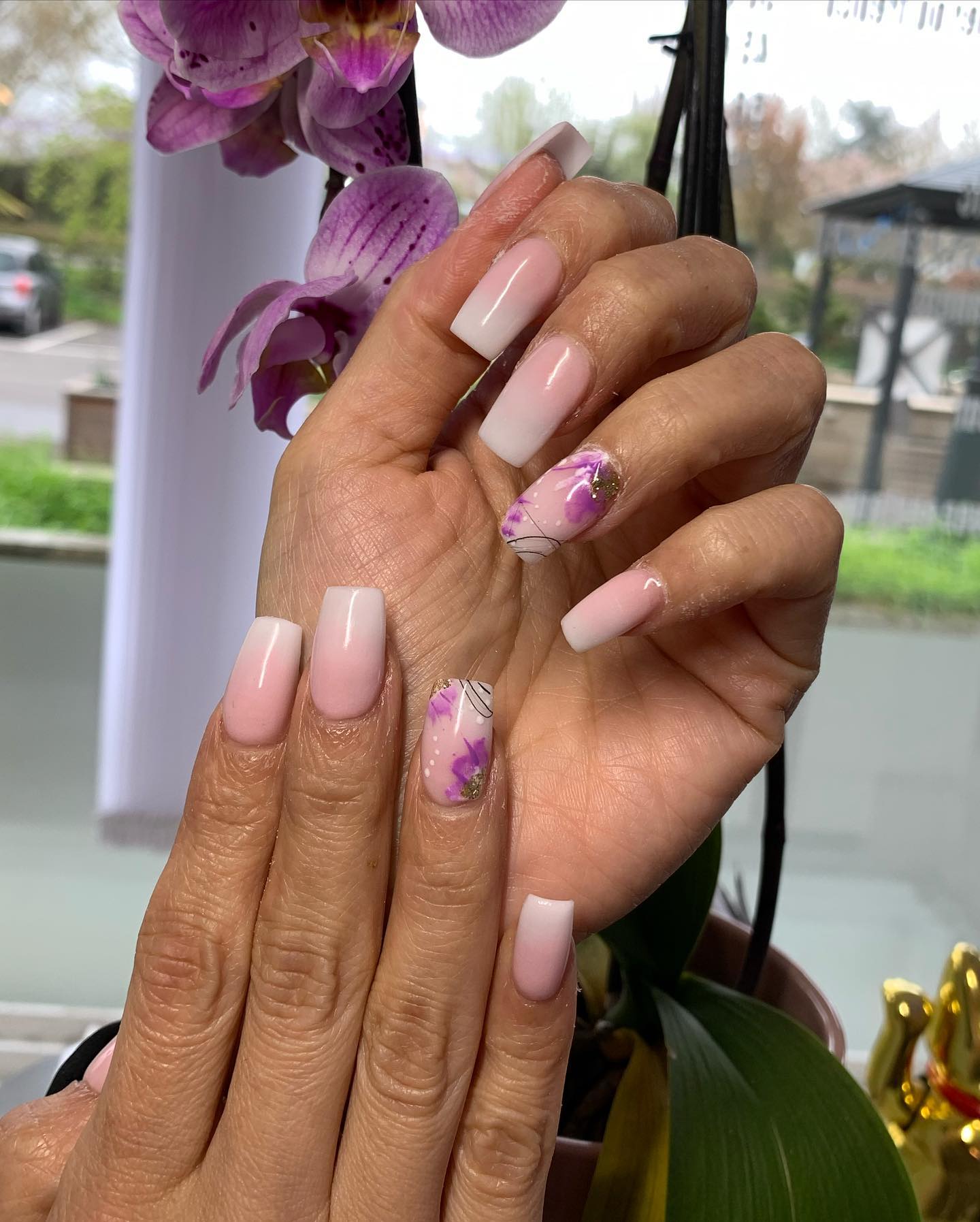 Luxury Nails Hero